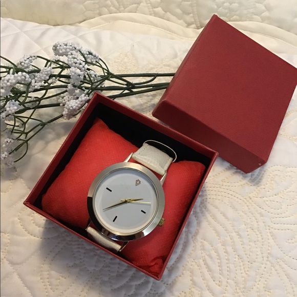 Gold tone Boyfriend Watch with Leather Band NWT - Picture 6 of 6